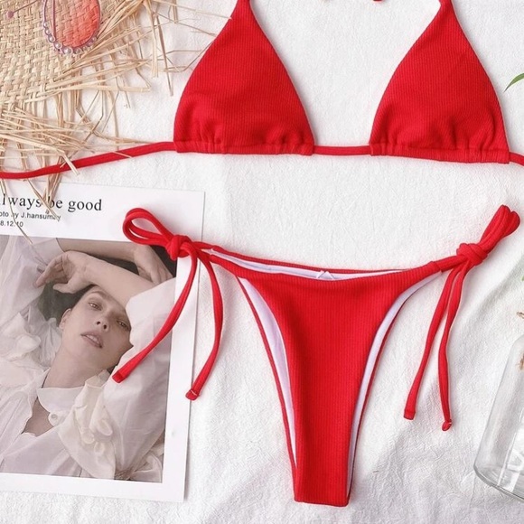 Red string bikini - Picture 3 of 4